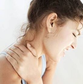 Cervikálna osteochondróza vedie k stlačeniu nervov na krku