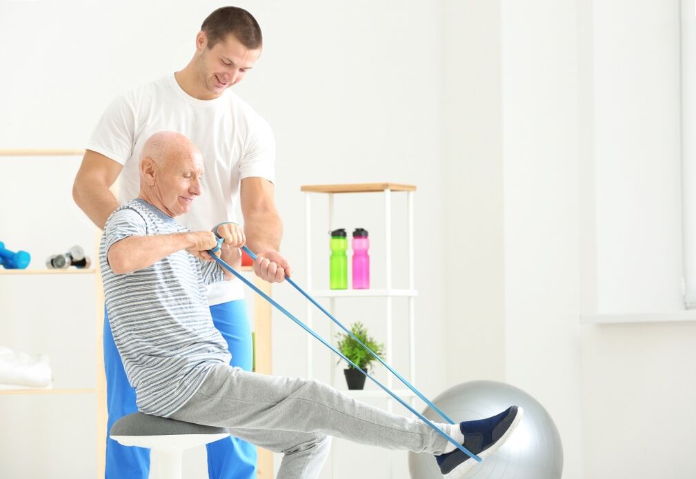 Liečba koxartrózy u staršieho muža pomocou cvičebnej terapie